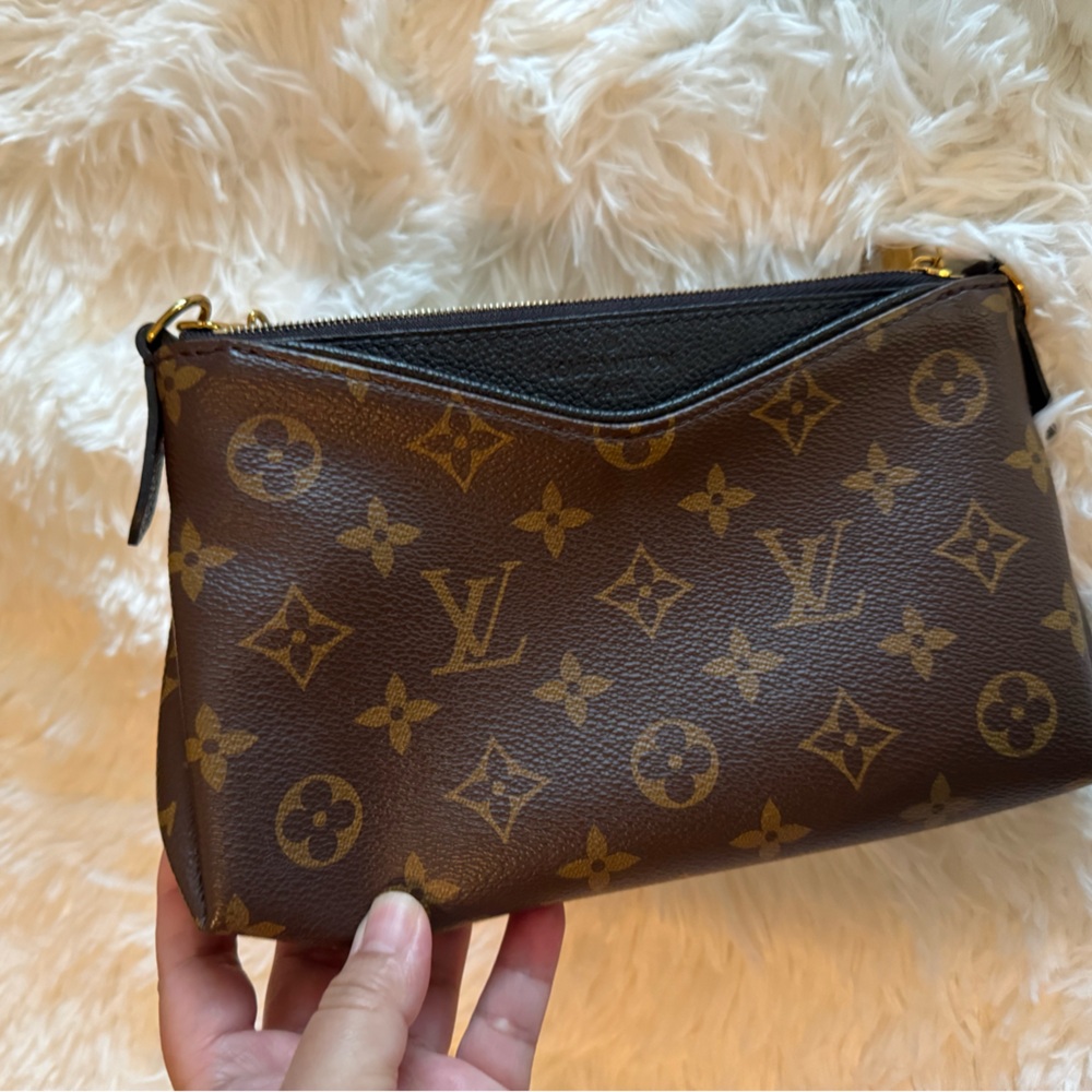 Pre-loved Louis Vuitton monogram pochette pallas. - Picture 4 of 15